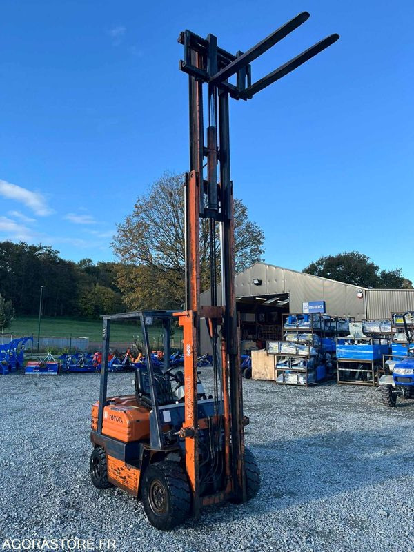 TOYOTA chariot levée libre TOYOTA 025FD18 Diesel - رافعة شوكية ديزل: صورة 4 TOYOTA chariot levée libre TOYOTA 025FD18 Diesel - رافعة شوكية ديزل: صورة 4