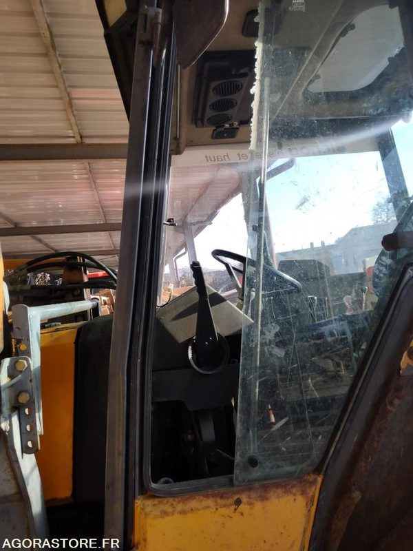 TRACTEUR CHARGEUR RENAULT 754 - 70 CV - جرار: صورة 3 TRACTEUR CHARGEUR RENAULT 754 - 70 CV - جرار: صورة 3