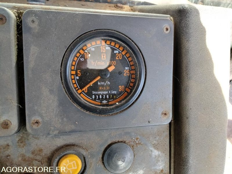 TRACTEUR CHARGEUR RENAULT 754 - 70 CV - جرار: صورة 5 TRACTEUR CHARGEUR RENAULT 754 - 70 CV - جرار: صورة 5