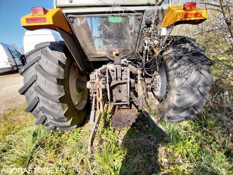 TRACTEUR ENAULT ERGOS100 + CHARGEUR FAUCHEUX - جرار: صورة 4 TRACTEUR ENAULT ERGOS100 + CHARGEUR FAUCHEUX - جرار: صورة 4