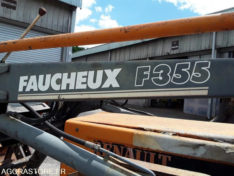 TRACTEUR RENAULT 600M chargeur D3099 - جرار: صورة 4 TRACTEUR RENAULT 600M chargeur D3099 - جرار: صورة 4