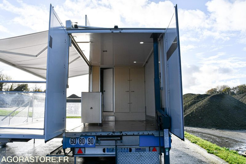 VEHICULE EVENEMENTIEL - CAMION PODIUM IVECO DAILY 6000 kms 2018 - شاحنة: صورة 5 VEHICULE EVENEMENTIEL - CAMION PODIUM IVECO DAILY 6000 kms 2018 - شاحنة: صورة 5