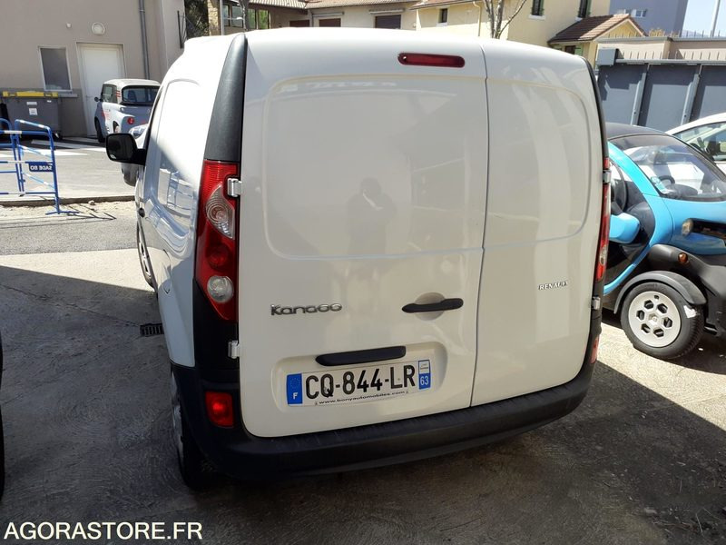VEHICULE ISOTHERME - شاحنة توصيل مبردة: صورة 4 VEHICULE ISOTHERME - شاحنة توصيل مبردة: صورة 4