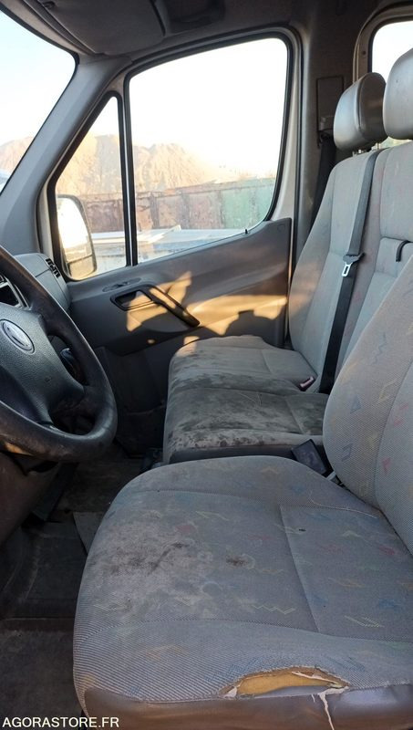 VOLKSWAGEN CRAFTER - 2011 - 198252KM - BL207FB - قلاب صغير: صورة 4 VOLKSWAGEN CRAFTER - 2011 - 198252KM - BL207FB - قلاب صغير: صورة 4