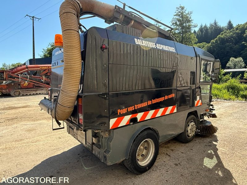 Balayeuse aspiratrice MATHIEUX C 560-2003-6077 Heures - سياره كنس شوارع: صورة 4 Balayeuse aspiratrice MATHIEUX C 560-2003-6077 Heures - سياره كنس شوارع: صورة 4