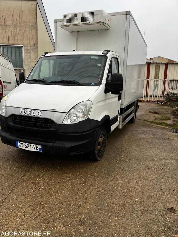 Iveco 35c13 frigorifique 185000km 2013 - شاحنة توصيل مبردة: صورة 1 Iveco 35c13 frigorifique 185000km 2013 - شاحنة توصيل مبردة: صورة 1