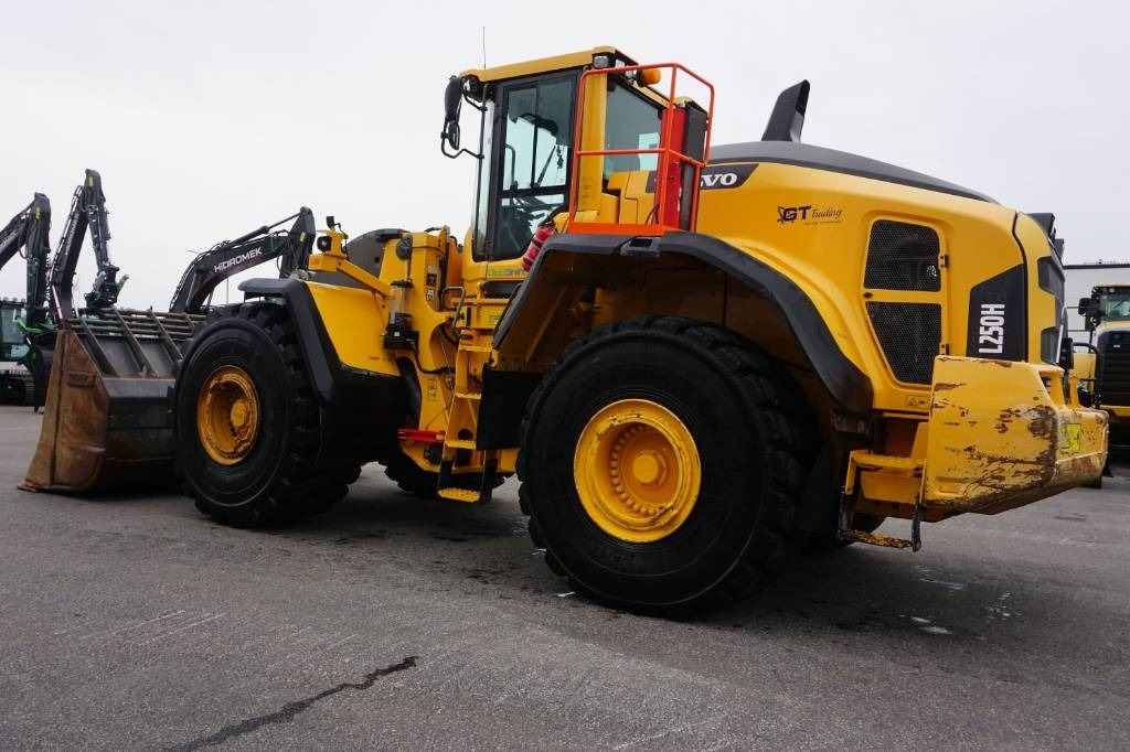Volvo L250H *Uthyres* - اللودر بعجل: صورة 3 Volvo L250H *Uthyres* - اللودر بعجل: صورة 3