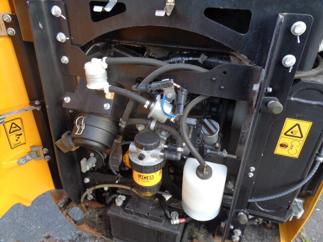 JCB 15C - حفار صغير: صورة 5 JCB 15C - حفار صغير: صورة 5