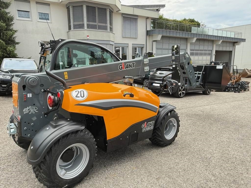 GiANT GT5048 - آلة رفع ونقل تلسكوبية: صورة 3 GiANT GT5048 - آلة رفع ونقل تلسكوبية: صورة 3