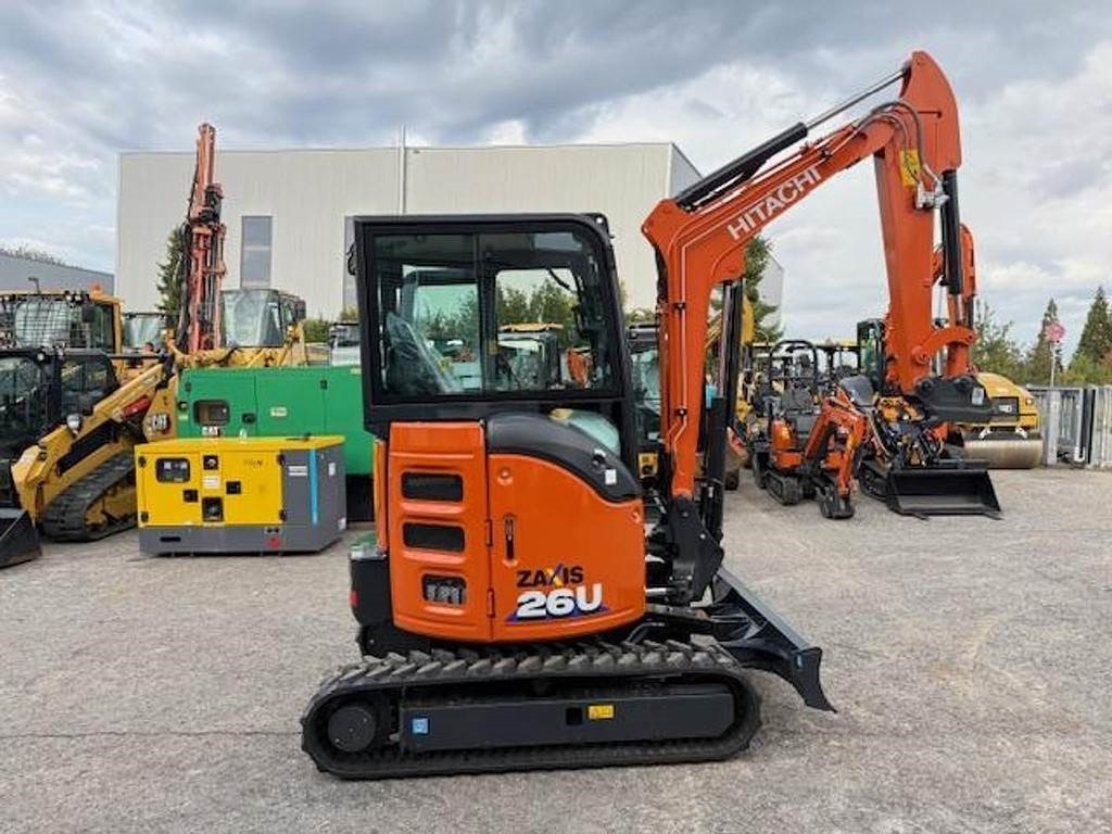 Hitachi ZX26 U-6  - حفار صغير: صورة 1 Hitachi ZX26 U-6  - حفار صغير: صورة 1