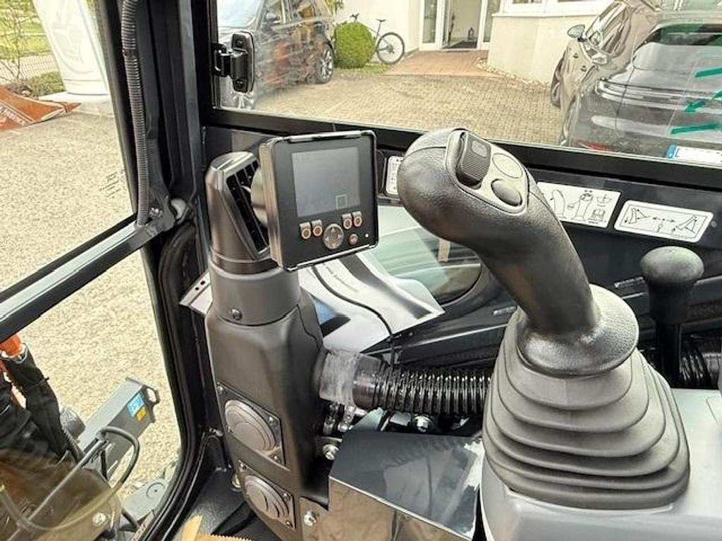 Hitachi ZX26 U-6  - حفار صغير: صورة 5 Hitachi ZX26 U-6  - حفار صغير: صورة 5