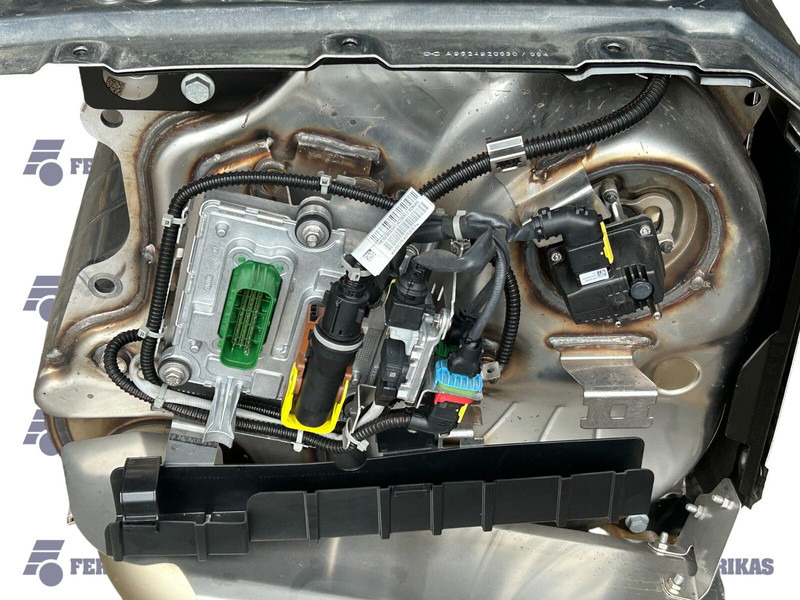 Mercedes-Benz exhaust catalyst - محول حفاز - شاحنة: صورة 5 Mercedes-Benz exhaust catalyst - محول حفاز - شاحنة: صورة 5