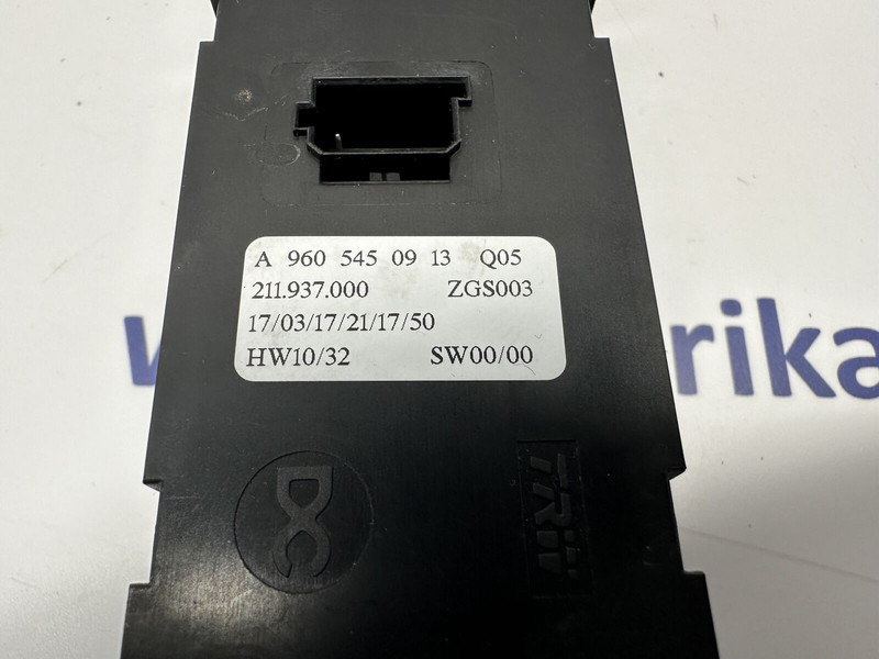 Mercedes-Benz passenger door, window control - لوحة العدادات - شاحنة: صورة 3 Mercedes-Benz passenger door, window control - لوحة العدادات - شاحنة: صورة 3