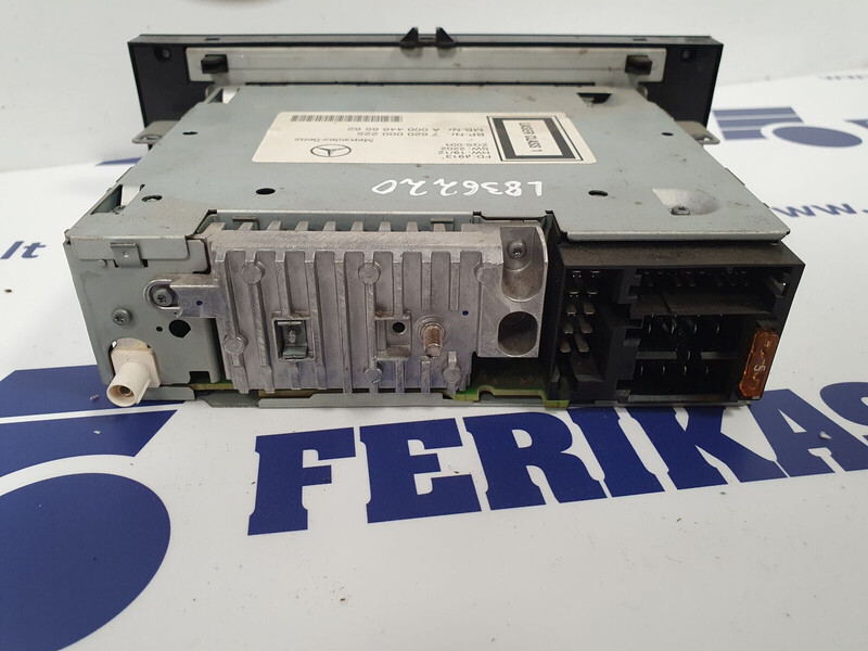 Mercedes-Benz radio - لوحة العدادات - شاحنة: صورة 2 Mercedes-Benz radio - لوحة العدادات - شاحنة: صورة 2