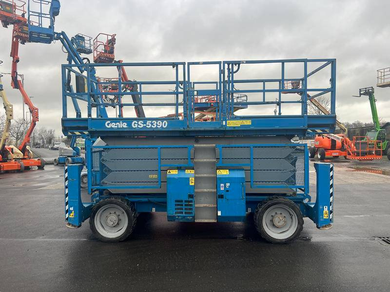 Genie GS5390 RT diesel 4x4 18m (1711) - مرفاع مقصي: صورة 2 Genie GS5390 RT diesel 4x4 18m (1711) - مرفاع مقصي: صورة 2