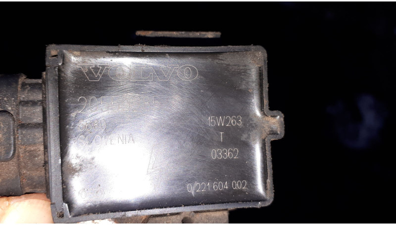Bosch колпак свечи 15W263 катушка зажигания 08T199 - المحرك و قطع الغيار: صورة 4 Bosch колпак свечи 15W263 катушка зажигания 08T199 - المحرك و قطع الغيار: صورة 4