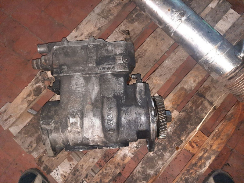 Cummins ISL egr Cooler - علبة العادم/ نظام العادم: صورة 4 Cummins ISL egr Cooler - علبة العادم/ نظام العادم: صورة 4