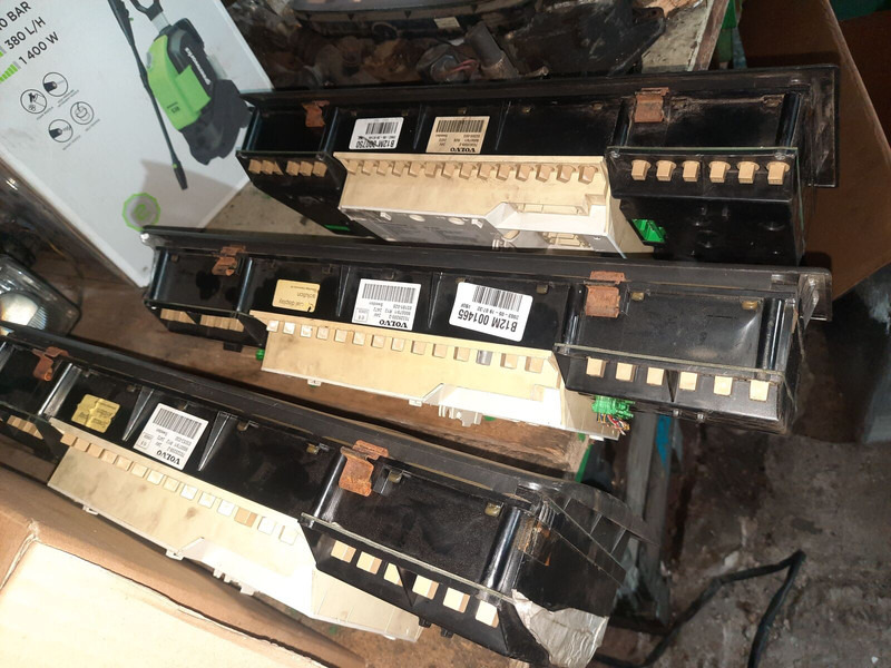 Volvo 70361832-1 . 70361831. 70329201-2 .22205475-P03. 70392912-P01/ - لوحة العدادات: صورة 3 Volvo 70361832-1 . 70361831. 70329201-2 .22205475-P03. 70392912-P01/ - لوحة العدادات: صورة 3