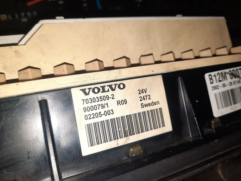 Volvo 70361832-1 . 70361831. 70329201-2 .22205475-P03. 70392912-P01/ - لوحة العدادات: صورة 2 Volvo 70361832-1 . 70361831. 70329201-2 .22205475-P03. 70392912-P01/ - لوحة العدادات: صورة 2