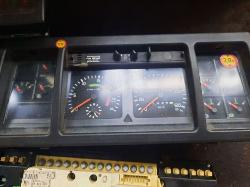 Volvo 70361832-1 . 70361831. 70329201-2 .22205475-P03. 70392912-P01/ - لوحة العدادات: صورة 4 Volvo 70361832-1 . 70361831. 70329201-2 .22205475-P03. 70392912-P01/ - لوحة العدادات: صورة 4