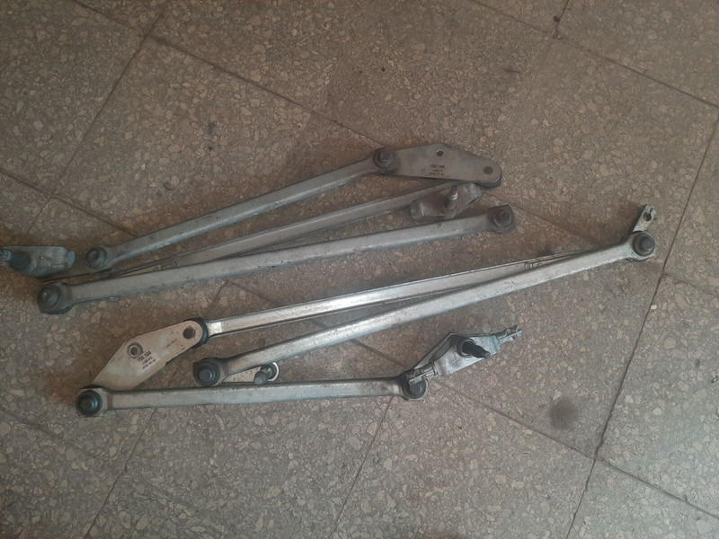 Volvo  - مساحة الزجاج الأمامي: صورة 1 Volvo  - مساحة الزجاج الأمامي: صورة 1