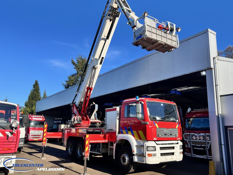 MAN TGA 26.350 Magirus ALP 320L = 32 meter, Waterpump, 6x4, Steel springs - شاحنة: صورة 2 MAN TGA 26.350 Magirus ALP 320L = 32 meter, Waterpump, 6x4, Steel springs - شاحنة: صورة 2