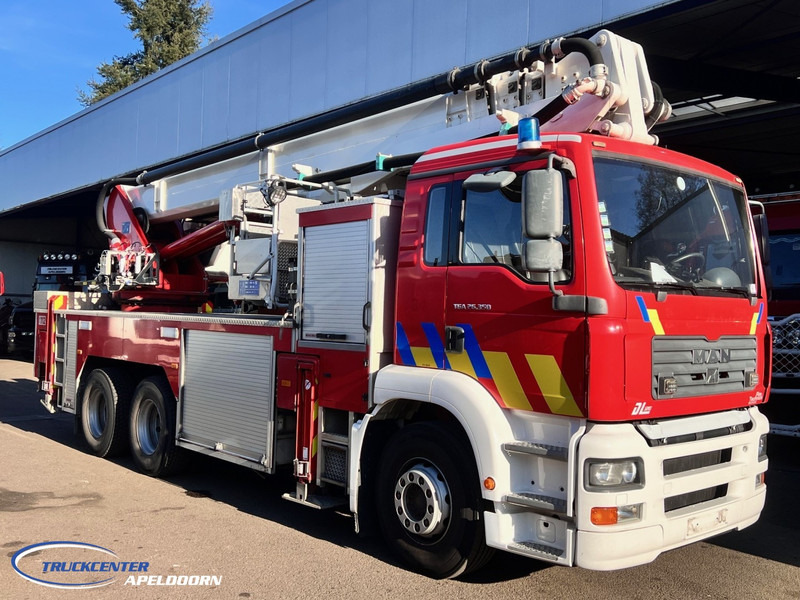 MAN TGA 26.350 Magirus ALP 320L = 32 meter, Waterpump, 6x4, Steel springs - شاحنة: صورة 3 MAN TGA 26.350 Magirus ALP 320L = 32 meter, Waterpump, 6x4, Steel springs - شاحنة: صورة 3