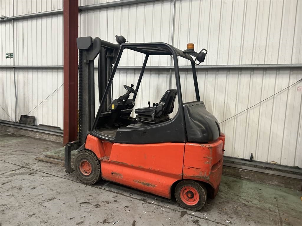 Linde E30-02 - رافعة شوكية كهربائية: صورة 3 Linde E30-02 - رافعة شوكية كهربائية: صورة 3