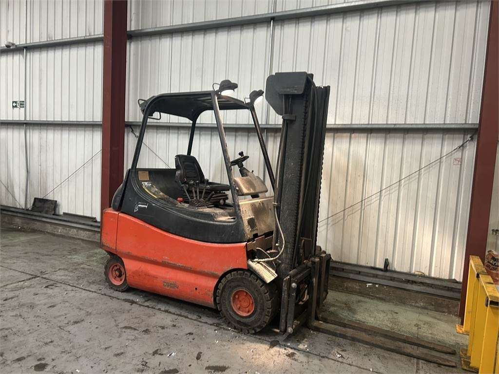 Linde E30-02 - رافعة شوكية كهربائية: صورة 4 Linde E30-02 - رافعة شوكية كهربائية: صورة 4