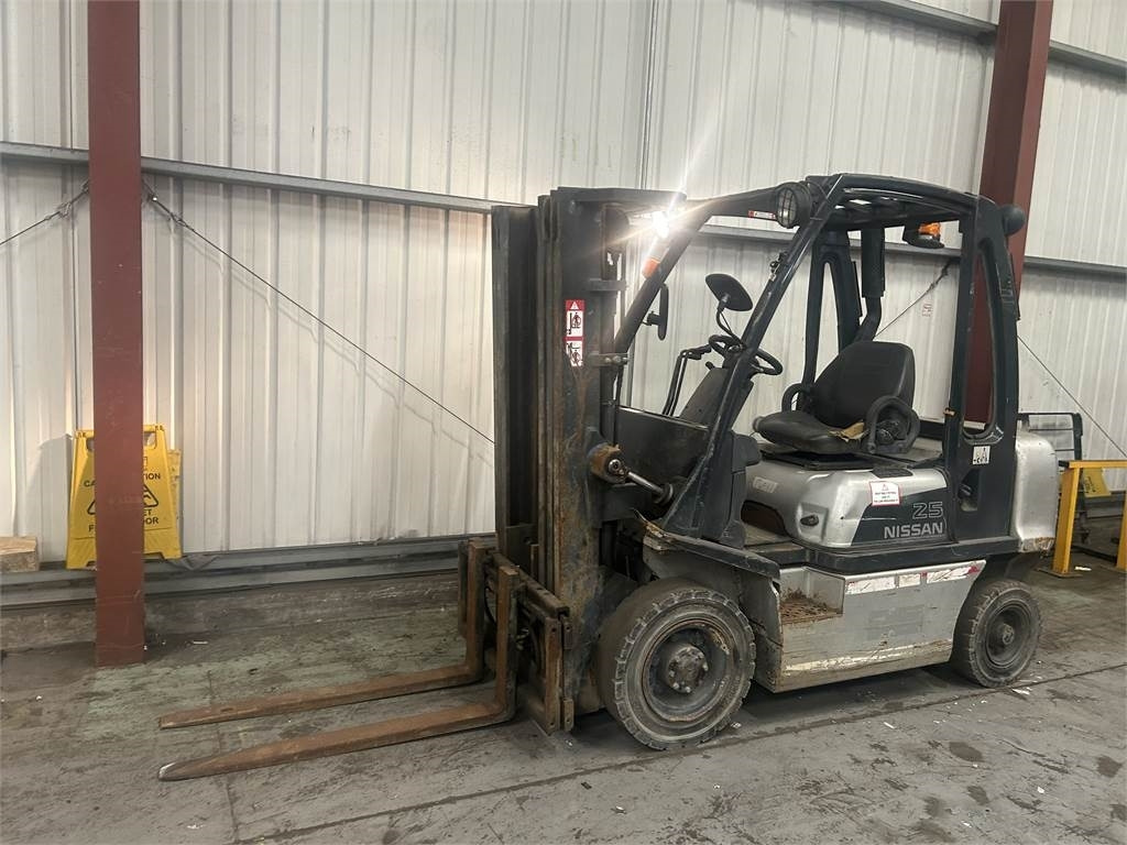 Nissan FD02A25Q - رافعة شوكية ديزل: صورة 2 Nissan FD02A25Q - رافعة شوكية ديزل: صورة 2