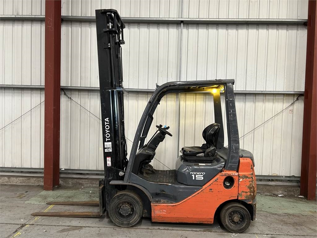 Toyota 02-8FDF15 - رافعة شوكية ديزل: صورة 1 Toyota 02-8FDF15 - رافعة شوكية ديزل: صورة 1