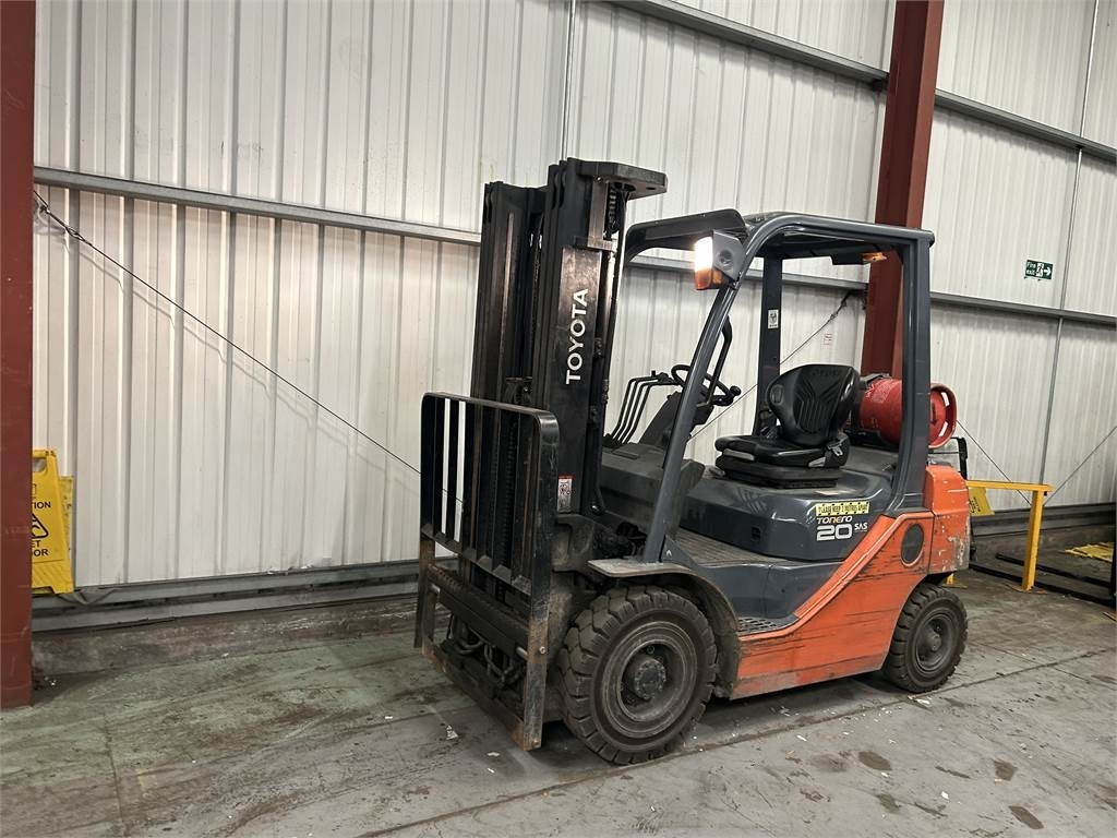 Toyota 02-8FGF20 - رافعة شوكية تعمل بالغاز: صورة 2 Toyota 02-8FGF20 - رافعة شوكية تعمل بالغاز: صورة 2