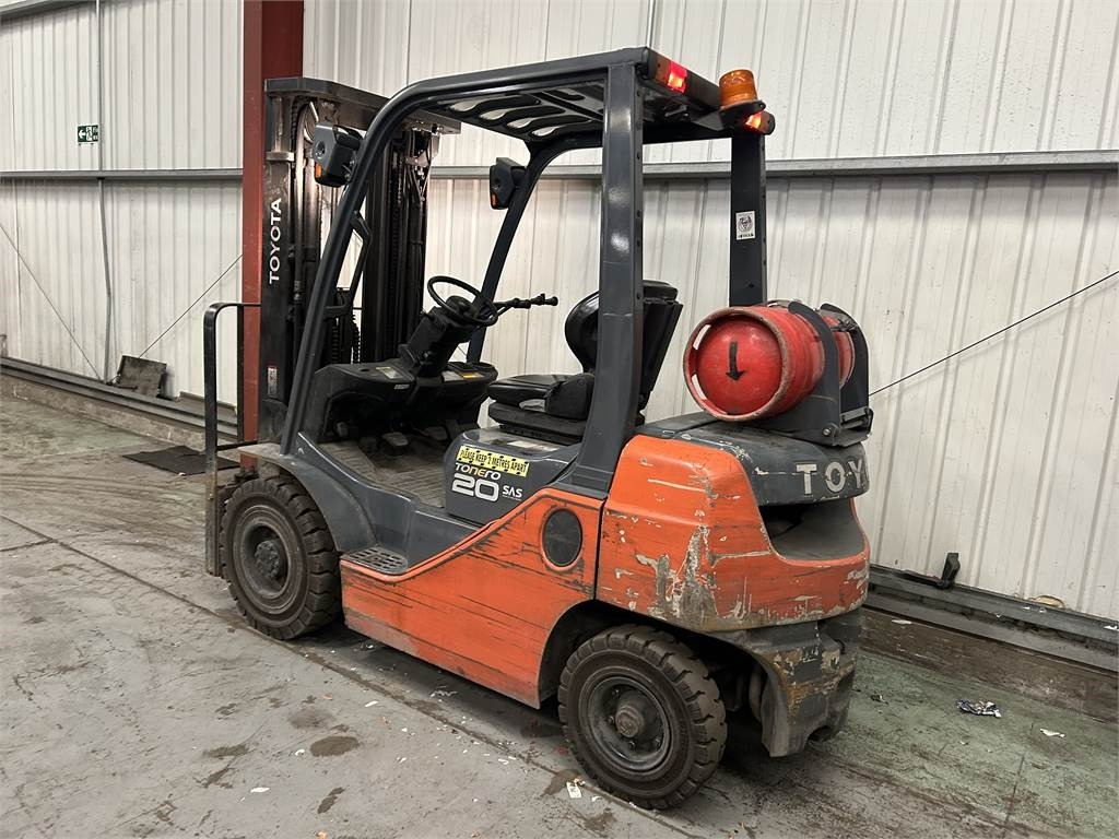 Toyota 02-8FGF20 - رافعة شوكية تعمل بالغاز: صورة 3 Toyota 02-8FGF20 - رافعة شوكية تعمل بالغاز: صورة 3
