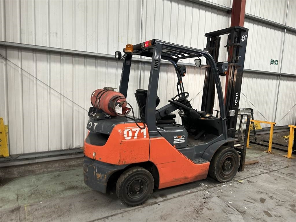 Toyota 02-8FGF25 - رافعة شوكية تعمل بالغاز: صورة 2 Toyota 02-8FGF25 - رافعة شوكية تعمل بالغاز: صورة 2