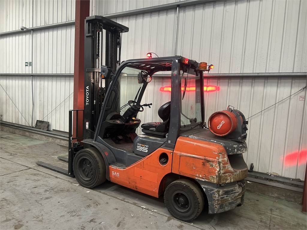 Toyota 02-8FGJF35  - رافعة شوكية تعمل بالغاز: صورة 3 Toyota 02-8FGJF35  - رافعة شوكية تعمل بالغاز: صورة 3