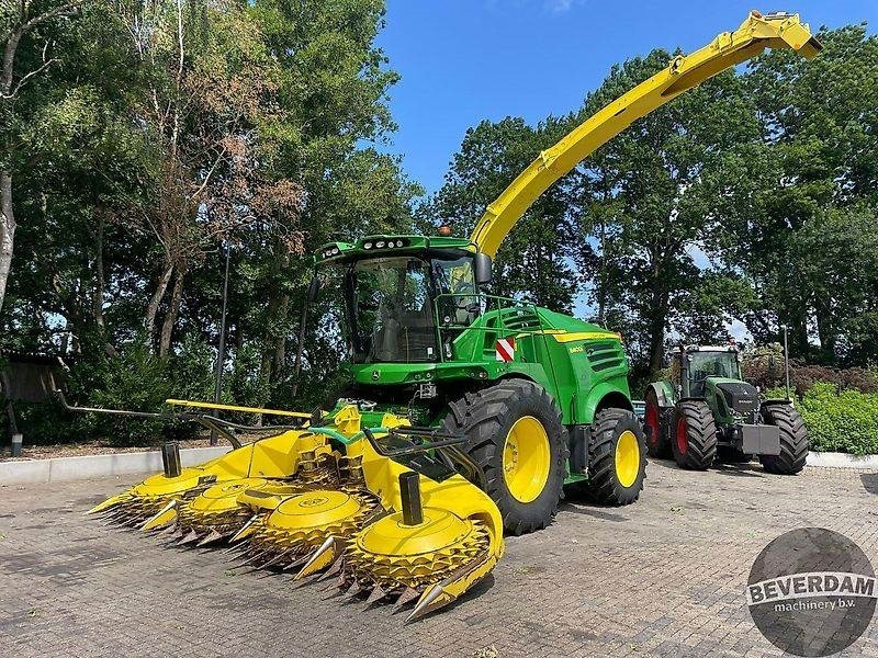 John Deere 8400 - آلات زراعية: صورة 1 John Deere 8400 - آلات زراعية: صورة 1