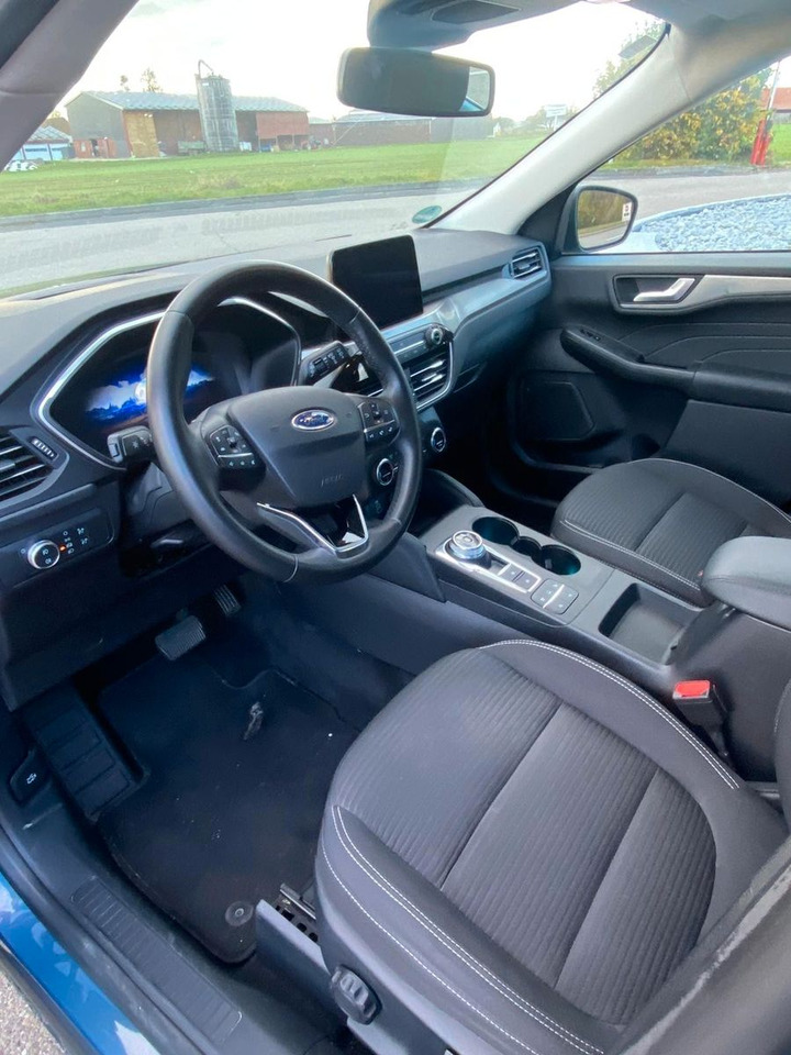 Ford Kuga Titanium 4X4 AWD - سيارة دفع رباعي: صورة 3 Ford Kuga Titanium 4X4 AWD - سيارة دفع رباعي: صورة 3