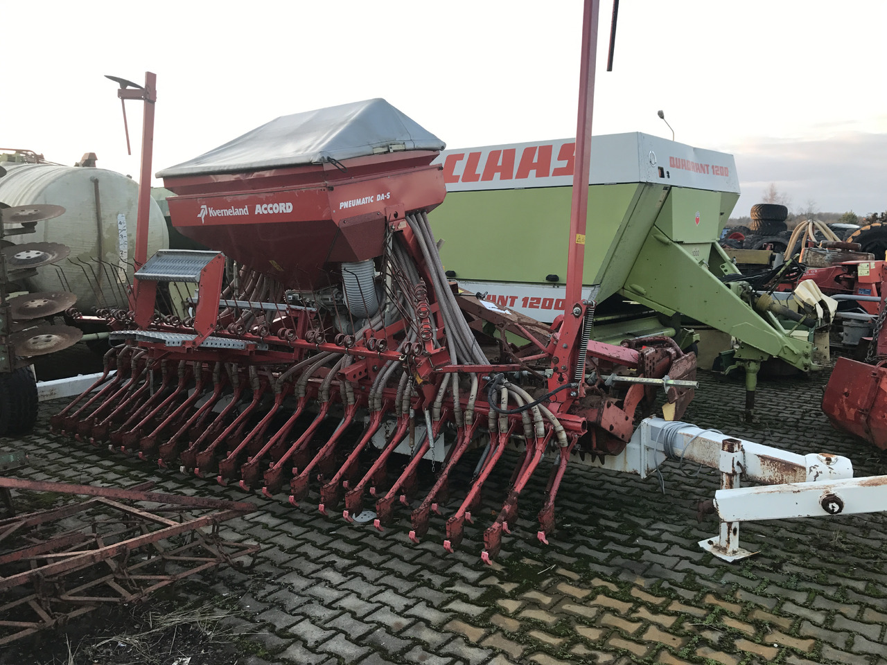 Kverneland ACCORD Pneumatic DA-S KUHN + Kuhn 4.50m - آلة بذر الحصاد: صورة 2 Kverneland ACCORD Pneumatic DA-S KUHN + Kuhn 4.50m - آلة بذر الحصاد: صورة 2