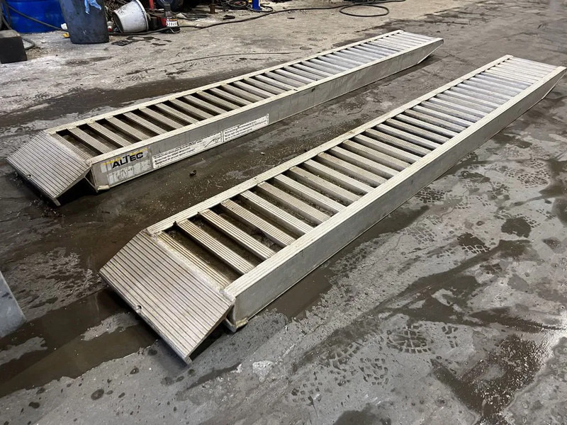 Altec OPRIJPLATEN (RAMPEN) 3,65 METER LANG - ملحق: صورة 3 Altec OPRIJPLATEN (RAMPEN) 3,65 METER LANG - ملحق: صورة 3