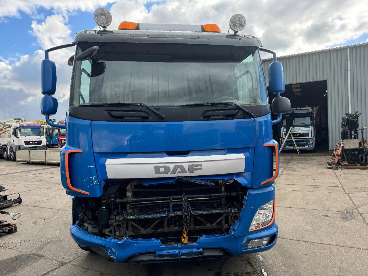 DAF CF 460 8X2 ONLY VISUAL DAMAGED // ENGINE IS RUNN - شاحنة برافعة خطافية: صورة 2 DAF CF 460 8X2 ONLY VISUAL DAMAGED // ENGINE IS RUNN - شاحنة برافعة خطافية: صورة 2