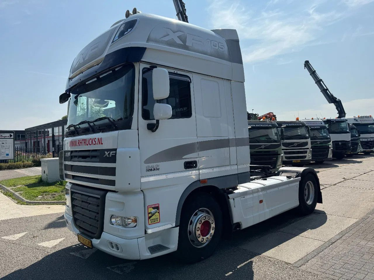 DAF XF 105.510 4X2 SKIRTS ADR RETARDER STANDKLIMA - مقطورة السحب: صورة 1 DAF XF 105.510 4X2 SKIRTS ADR RETARDER STANDKLIMA - مقطورة السحب: صورة 1