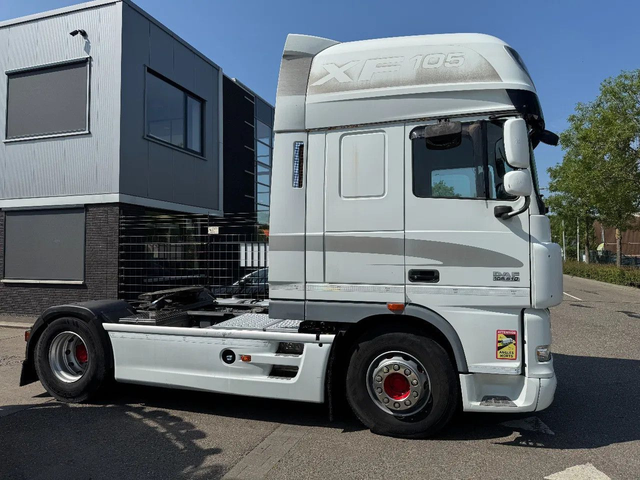 DAF XF 105.510 4X2 SKIRTS ADR RETARDER STANDKLIMA - مقطورة السحب: صورة 4 DAF XF 105.510 4X2 SKIRTS ADR RETARDER STANDKLIMA - مقطورة السحب: صورة 4
