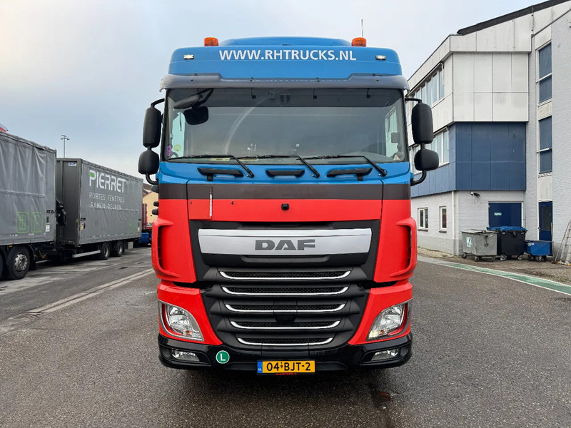 DAF XF 440 6X2 EURO 6 + HERTOGHS HANGER 2X BPW AXLE DHOLLANDIA 3000 KG - شاحنة ذات ستائر جانبية: صورة 2 DAF XF 440 6X2 EURO 6 + HERTOGHS HANGER 2X BPW AXLE DHOLLANDIA 3000 KG - شاحنة ذات ستائر جانبية: صورة 2