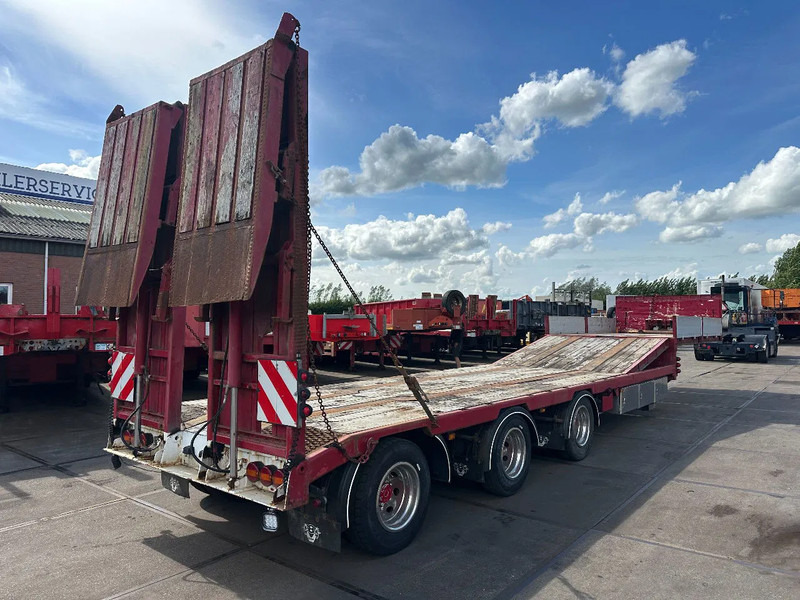 Diversen LAST AXLE STEERING, REMOTE CONTROLE, DOUBLE HYDRAULIC RAMPS - نصف مقطورة بلودر منخفض: صورة 2 Diversen LAST AXLE STEERING, REMOTE CONTROLE, DOUBLE HYDRAULIC RAMPS - نصف مقطورة بلودر منخفض: صورة 2