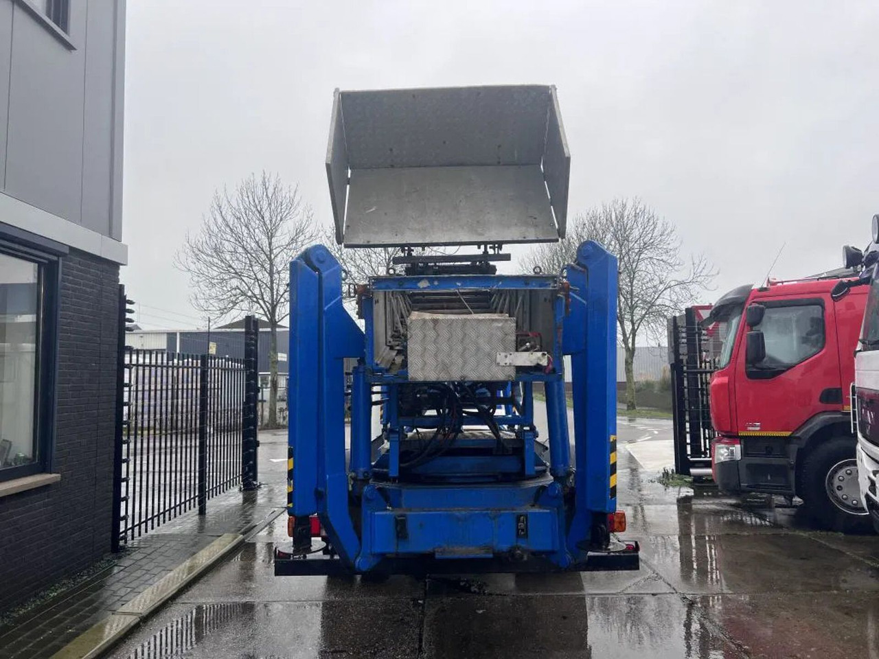 International 4600 4x2 210HP + TEUPEN hyL International 4600 4x2 210HP + TEUPEN hyLI - منصة محمولة مثبتة على الشاحنة: صورة 5 International 4600 4x2 210HP + TEUPEN hyL International 4600 4x2 210HP + TEUPEN hyLI - منصة محمولة مثبتة على الشاحنة: صورة 5