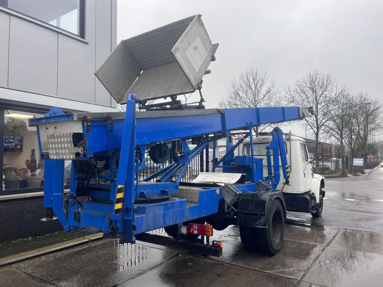 International 4600 4x2 210HP + TEUPEN hyL International 4600 4x2 210HP + TEUPEN hyLI - منصة محمولة مثبتة على الشاحنة: صورة 4 International 4600 4x2 210HP + TEUPEN hyL International 4600 4x2 210HP + TEUPEN hyLI - منصة محمولة مثبتة على الشاحنة: صورة 4