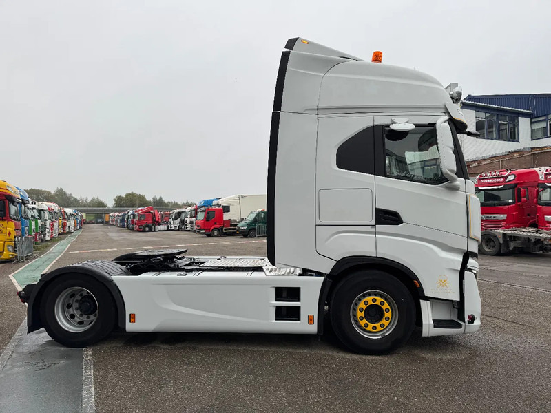 Iveco S-WAY 460 4X2 EURO 6 SKIRTS DOUBLE TANK - رأس تريلا: صورة 4 Iveco S-WAY 460 4X2 EURO 6 SKIRTS DOUBLE TANK - رأس تريلا: صورة 4