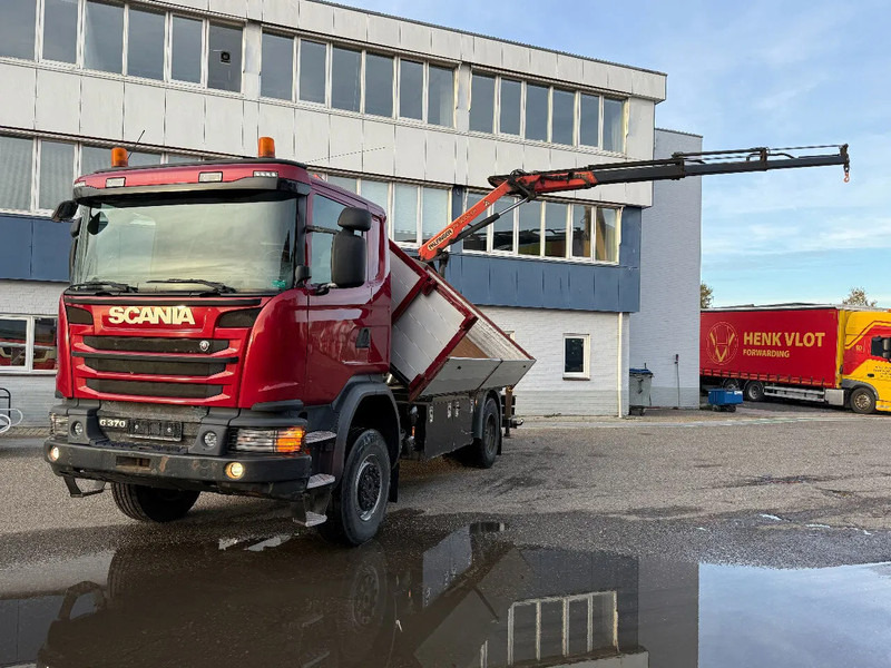Scania G370 4X4 EURO 6 + 3-SIDE TIPPER + PALFINGER PK9002 + REMOTE - شاحنة كرين: صورة 1 Scania G370 4X4 EURO 6 + 3-SIDE TIPPER + PALFINGER PK9002 + REMOTE - شاحنة كرين: صورة 1