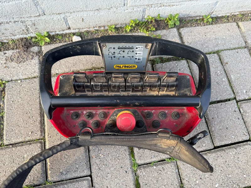 Scania G370 4X4 EURO 6 + 3-SIDE TIPPER + PALFINGER PK9002 + REMOTE - شاحنة كرين: صورة 5 Scania G370 4X4 EURO 6 + 3-SIDE TIPPER + PALFINGER PK9002 + REMOTE - شاحنة كرين: صورة 5