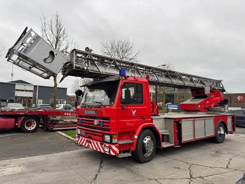 Scania P82 4X2 - FIRE TRUCK - 30M LIFT - شاحنة حريق: صورة 1 Scania P82 4X2 - FIRE TRUCK - 30M LIFT - شاحنة حريق: صورة 1